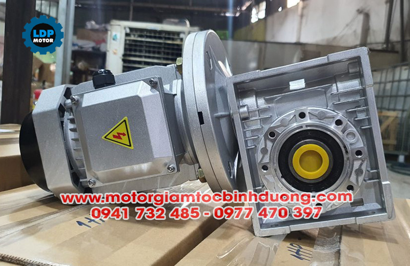 motor-giam-toc-truc-vuong-goc-2